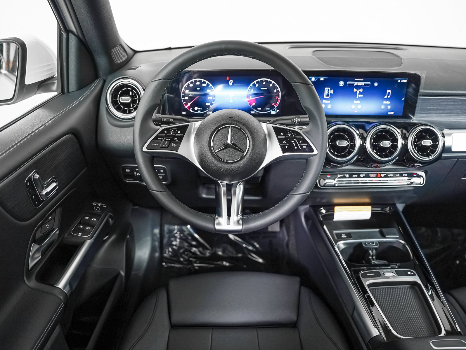New 2026 Polar White Mercedes-Benz GLB 250 image 11