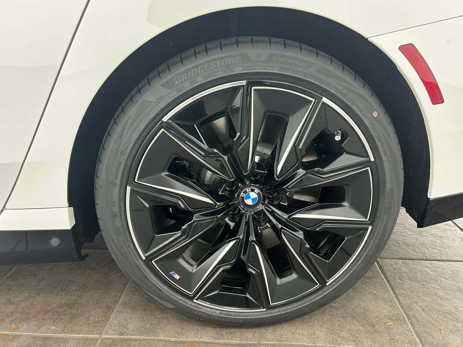 2025 BMW 7 Series 760i - Photo 36