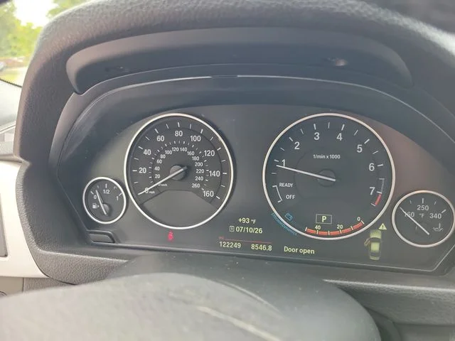 Used 2018 Black BMW 320i xDrive image 26