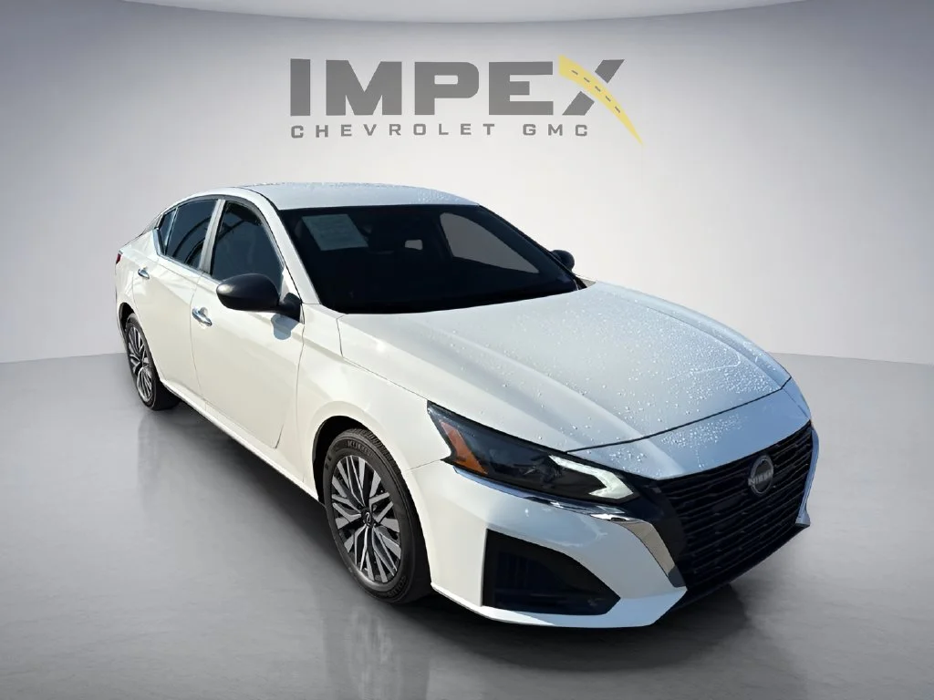 Used 2025 White Nissan 2.5 SV image 7