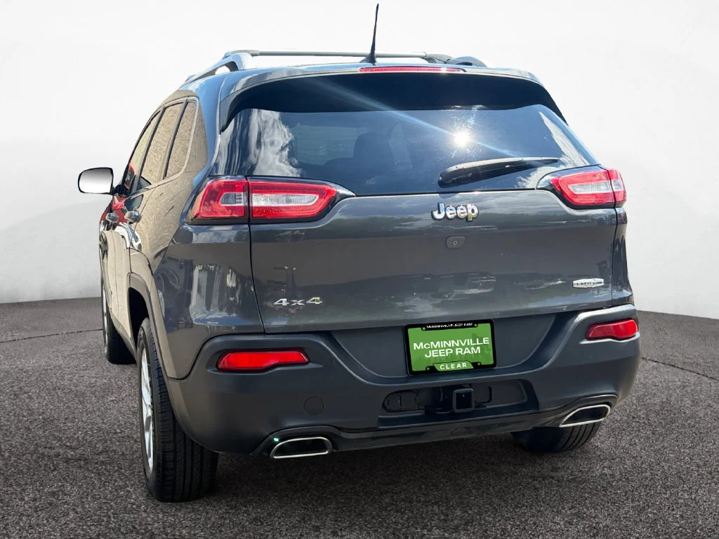 Used 2015 Gray Jeep Latitude image 3