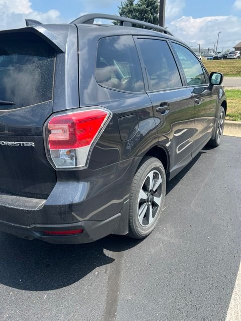 Used 2018 Gray Subaru 2.5i Premium image 3