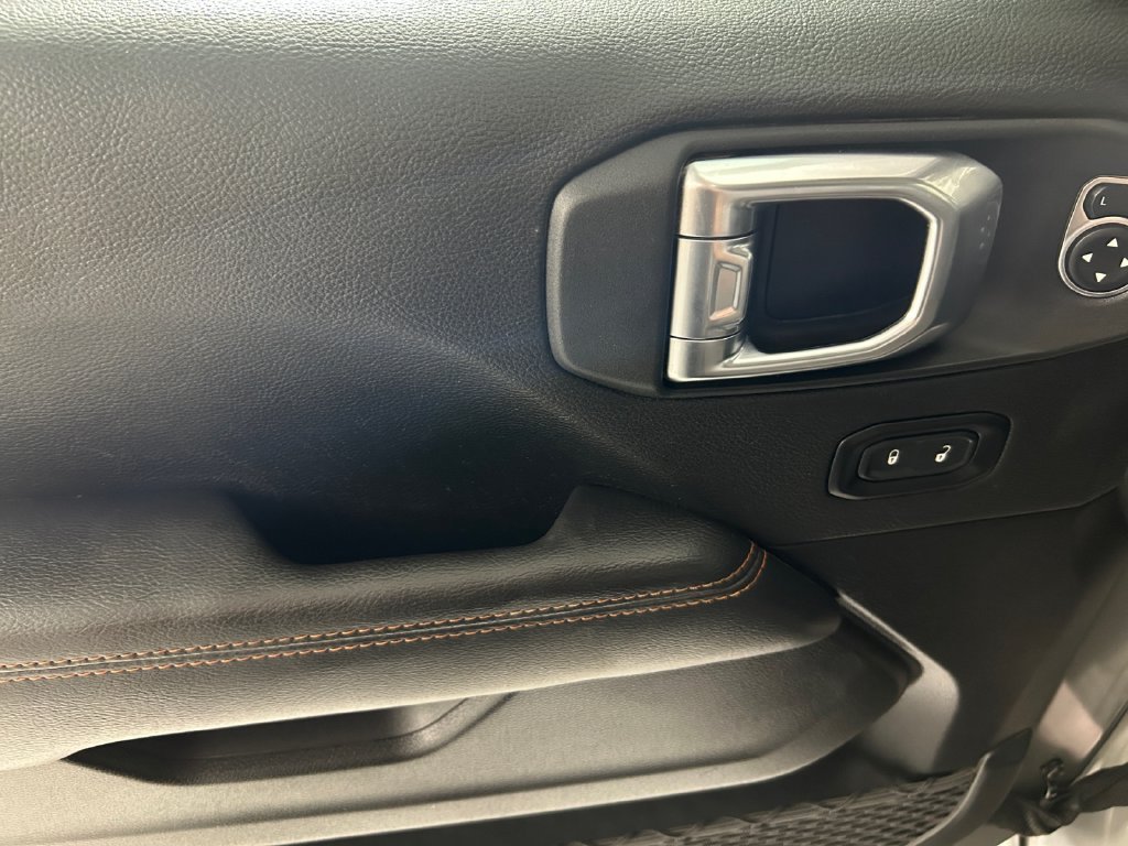 Used 2023 Gray Jeep Mojave image 12
