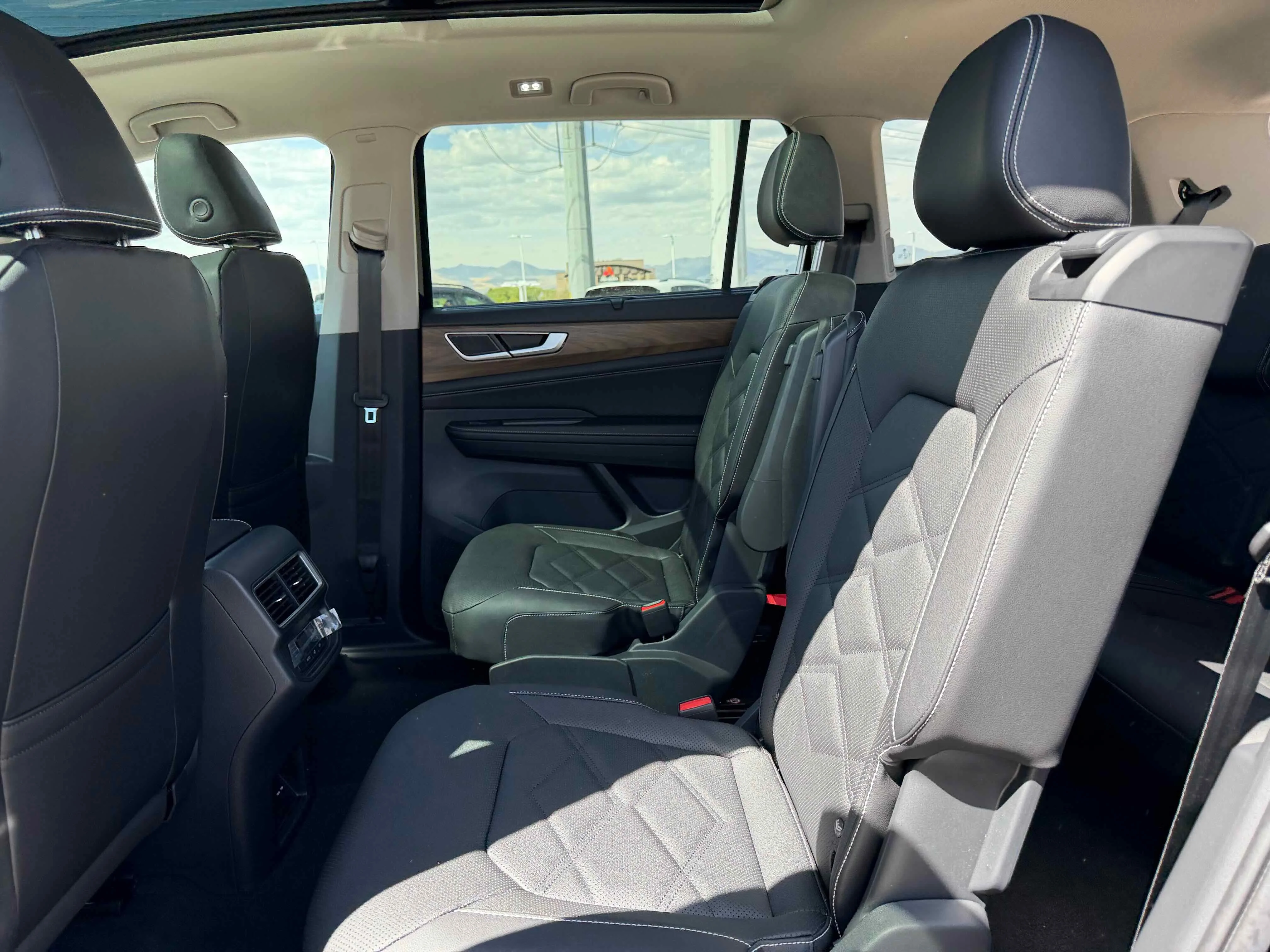 New 2026 Deep Black Volkswagen 2.0T SE w/Technology image 24