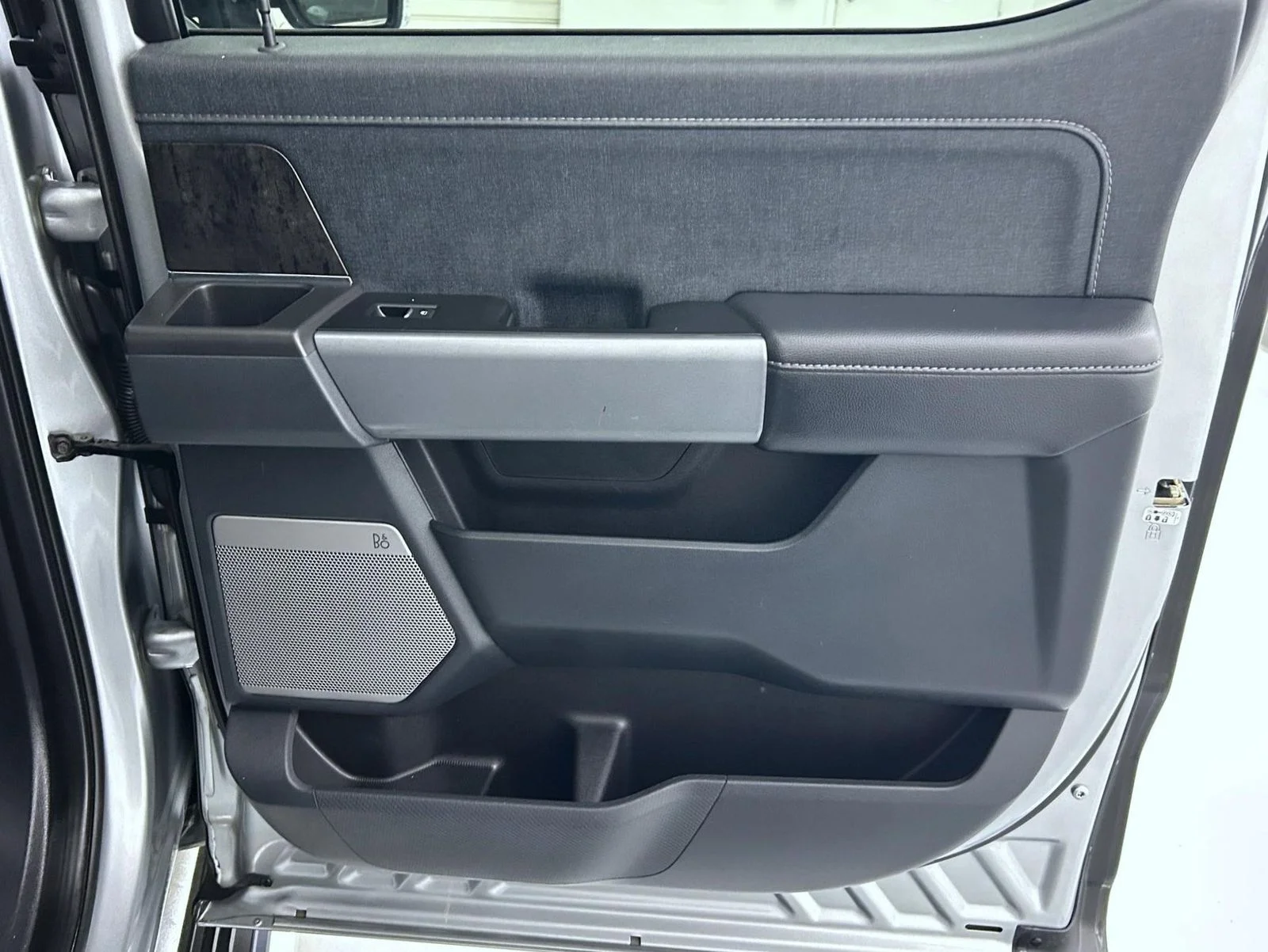 Used 2022 Silver Ford Lariat image 17