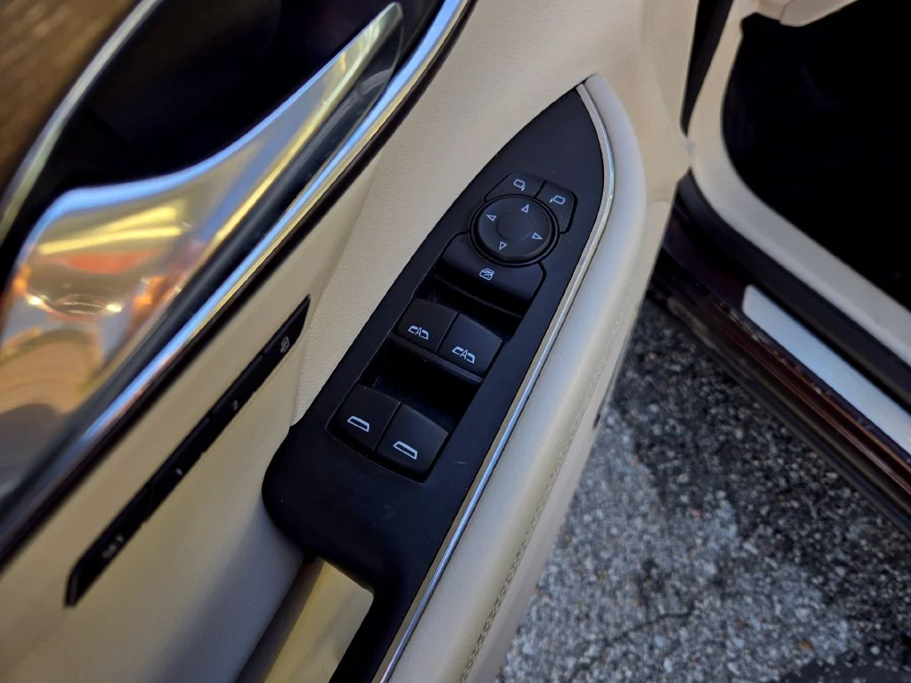 Used 2021 Red Buick Avenir image 13