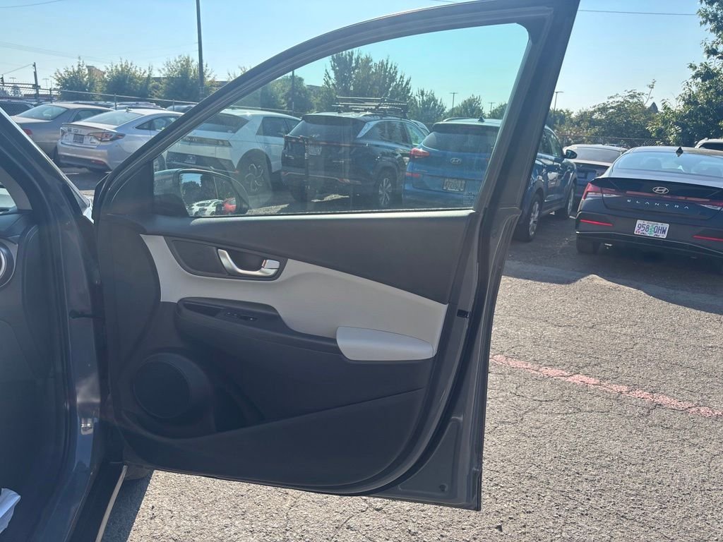 Used 2023 Gray Hyundai SE image 13
