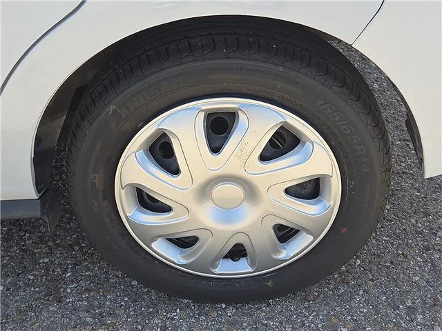 Used 2024 Starlight Silver Metallic Mitsubishi ES image 10