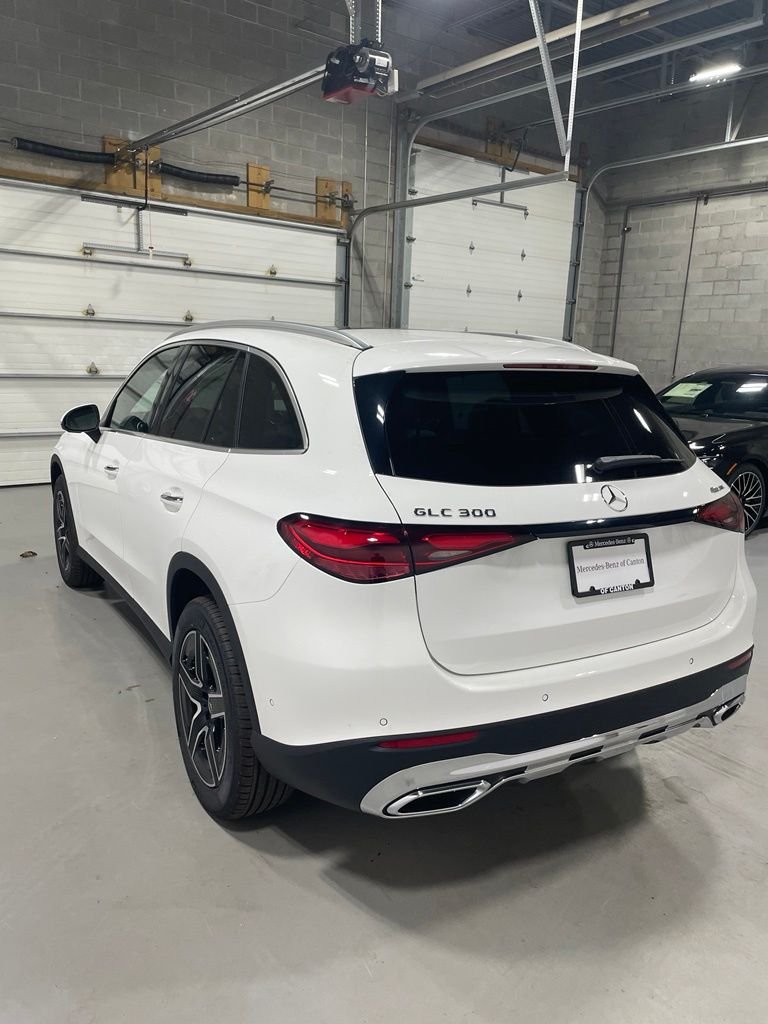 New 2027 White Mercedes-Benz GLC 300 image 7