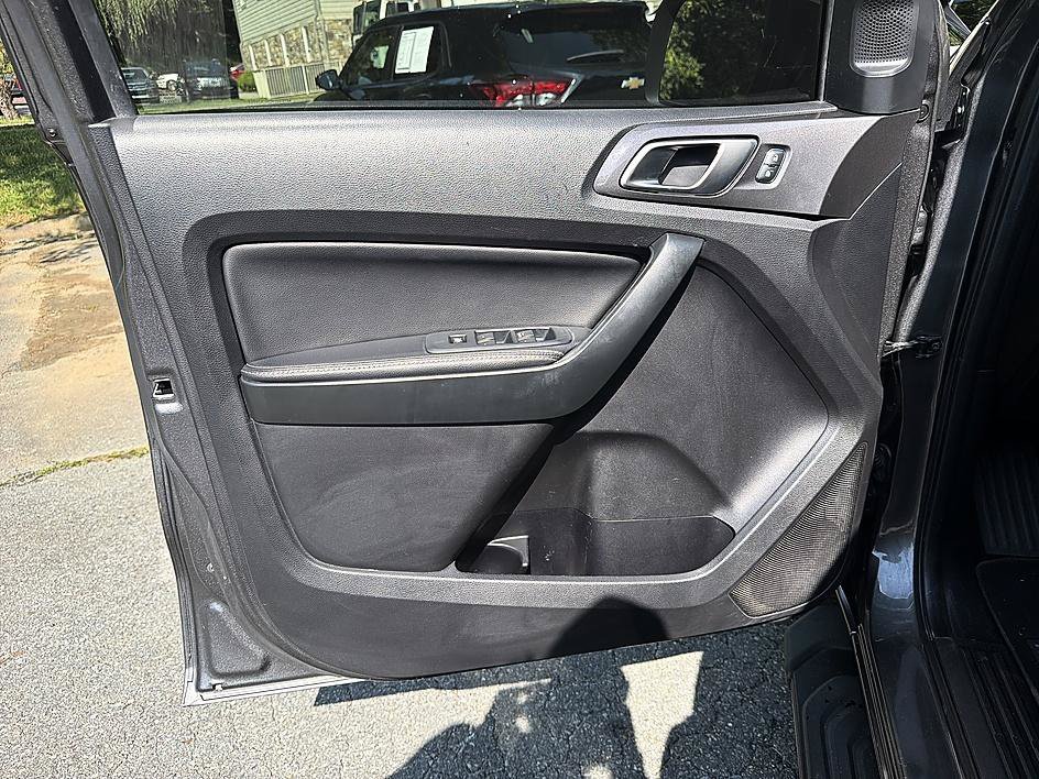 Used 2019 Magnetic Ford LARIAT image 9