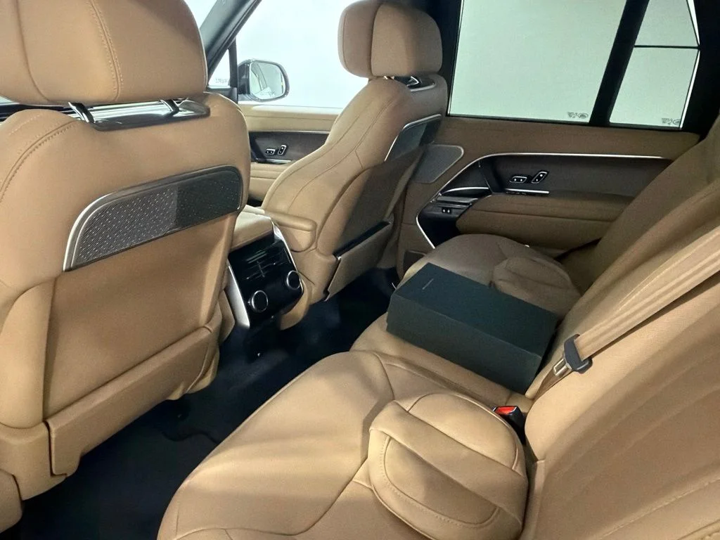 Used 2026 Ostuni Pearl White Premium Metallic Land Rover Autobiography image 21