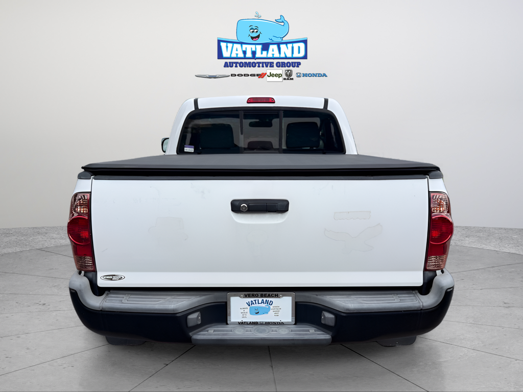 Used 2012 White Toyota Base image 4