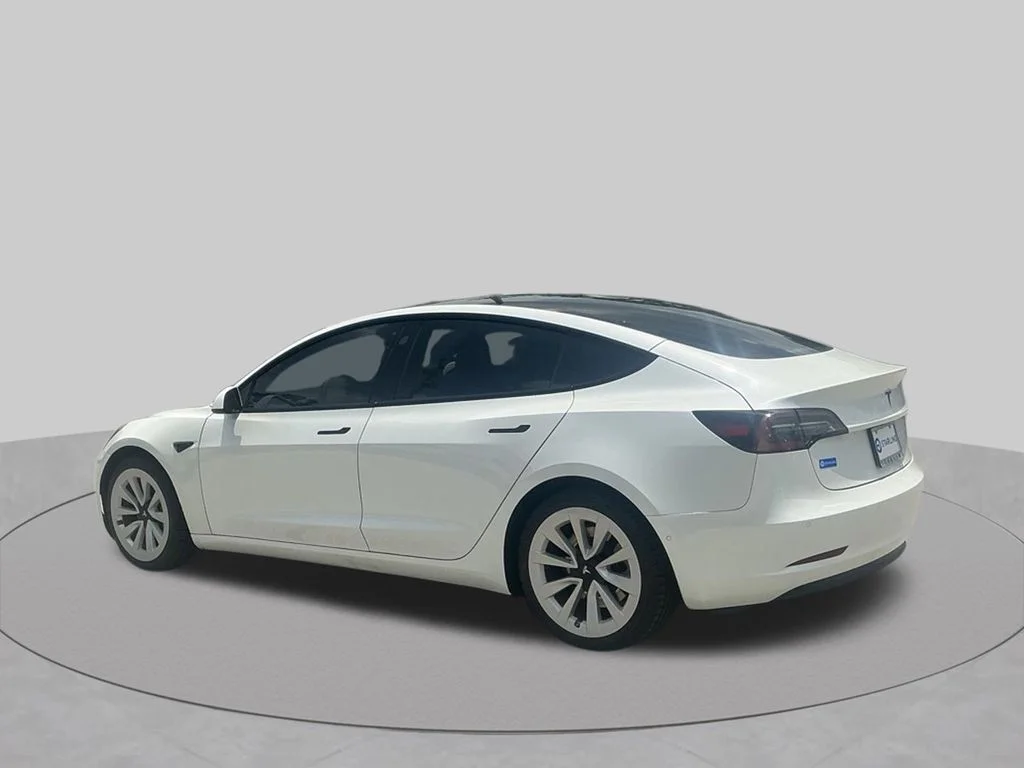 Used 2021  Tesla Standard Range Plus image 4