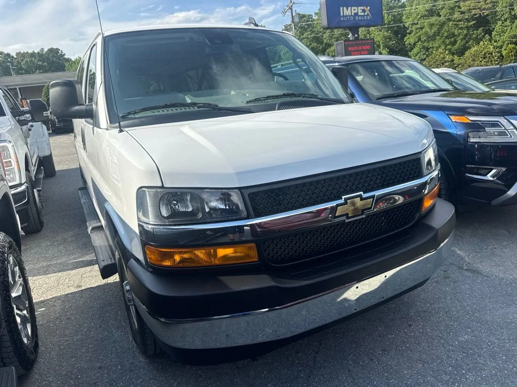 Used 2025 White Chevrolet LT image 2