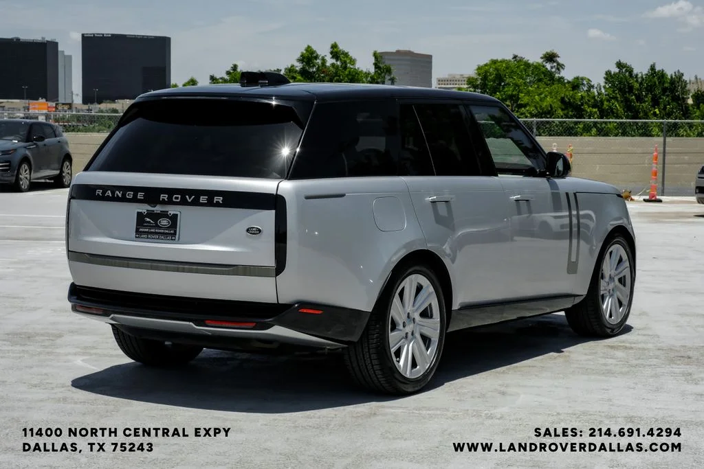 Used 2023 Hakuba Silver Metallic Land Rover SE image 6