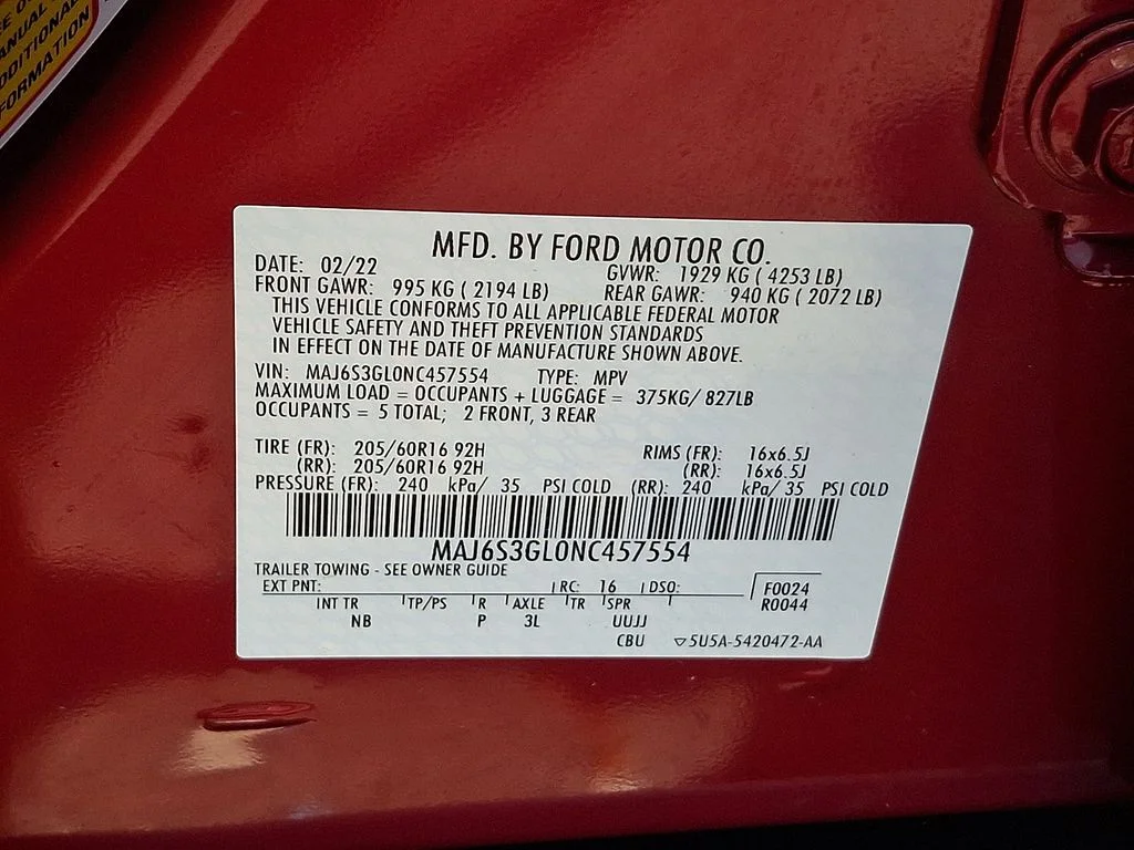 Used 2022 Red Ford SE image 25