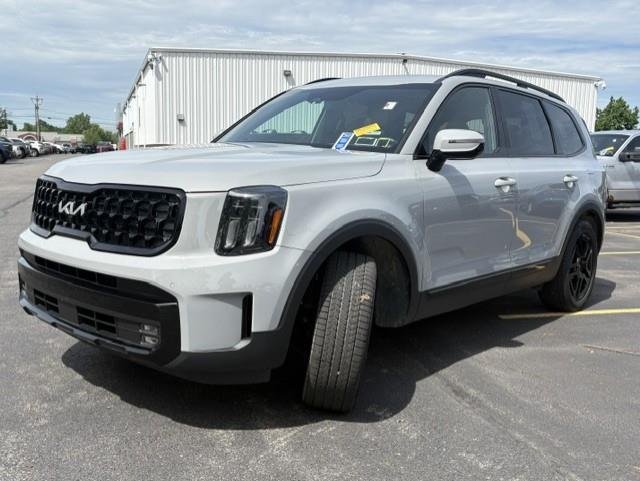 Used 2024 Wolf Gray Kia SX X-Line image 3