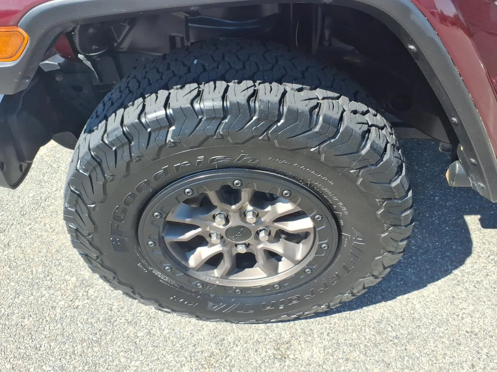 Used 2021 Snazzberry Pearlcoat Jeep Unlimited Rubicon image 10