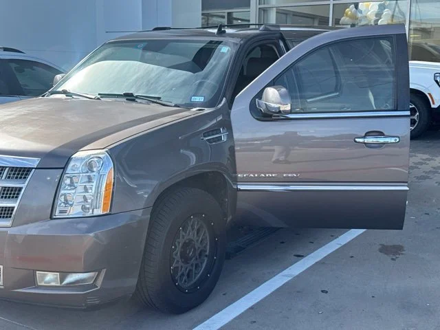 Used 2014 MOCHA STEEL METALLIC Cadillac Platinum image 2