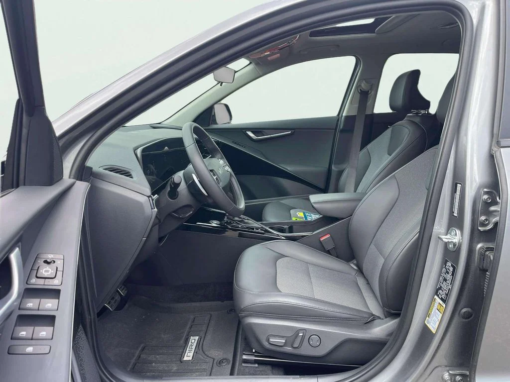 Used 2025 Steel Gray Kia EX Touring image 21