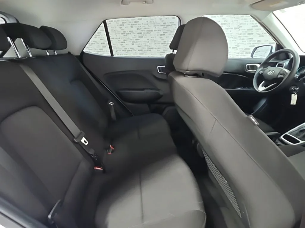 Used 2025 Lunar White Hyundai SE image 10