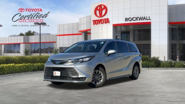 2023 Toyota Sienna LE