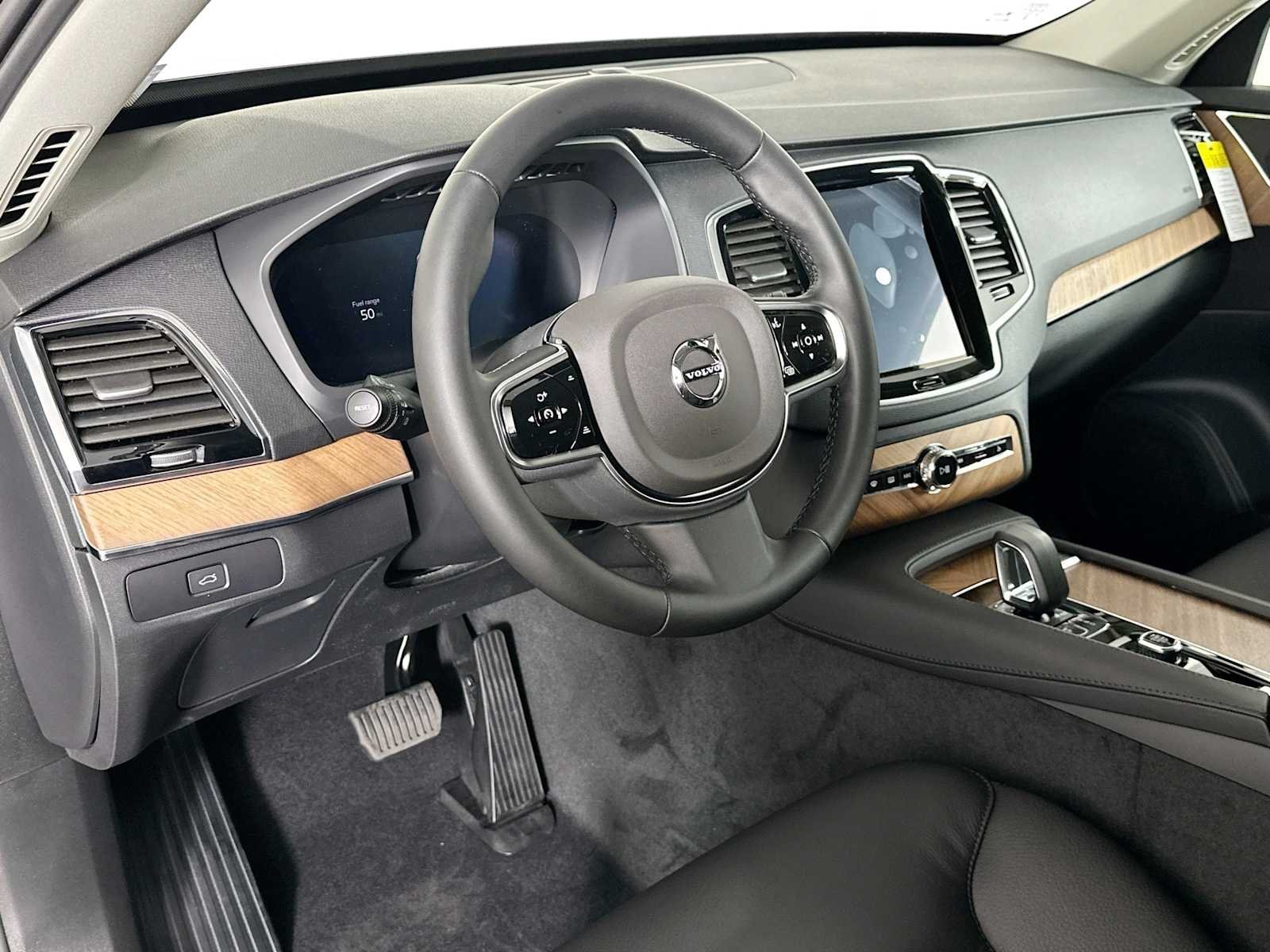 2025 Volvo XC90 Plus - Photo 7