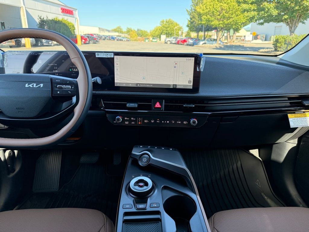 New 2026 Glacial White Pearl Kia WIND image 23