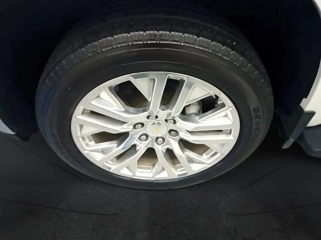 Used 2019 Iridescent Pearl Tricoat Chevrolet LTZ image 16