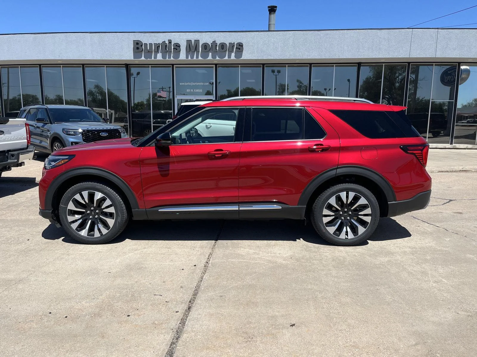 2026 Ford Explorer Platinum 4WD's photo