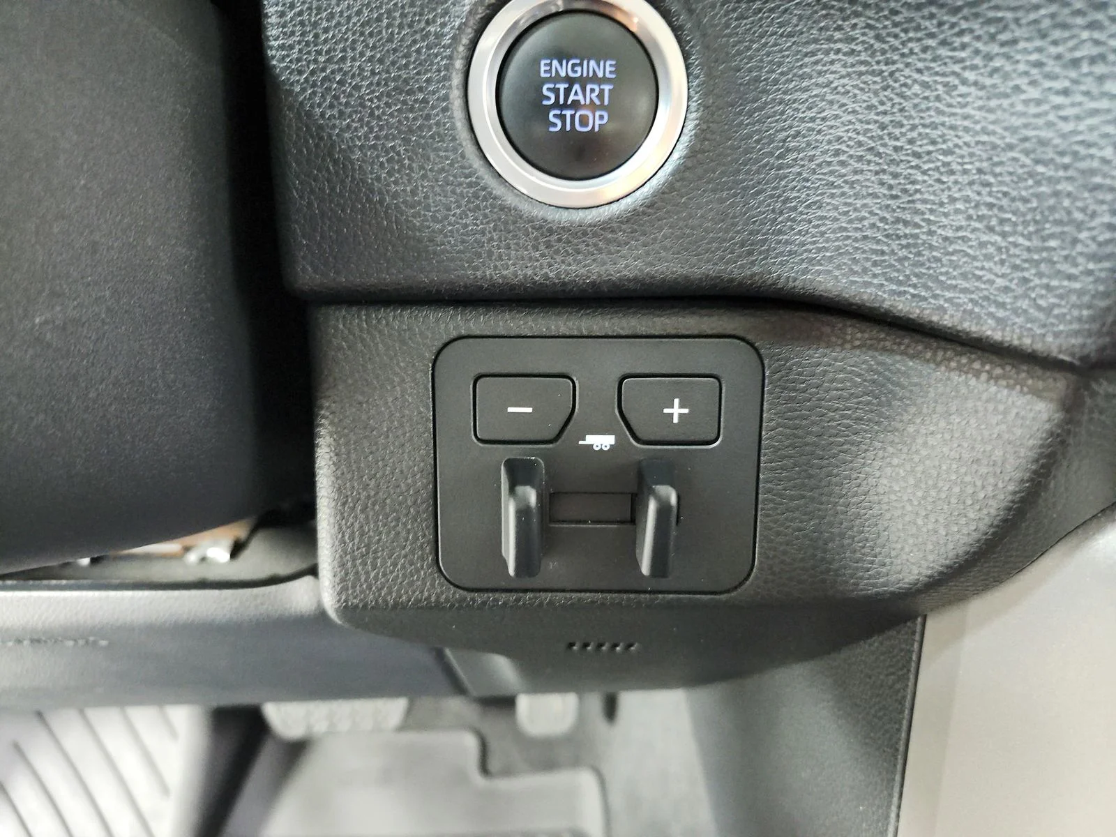 Used 2022 White Toyota SR5 image 30