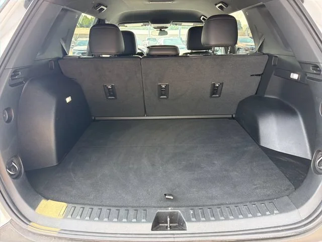 Used 2026 Summit White GMC Elevation image 5