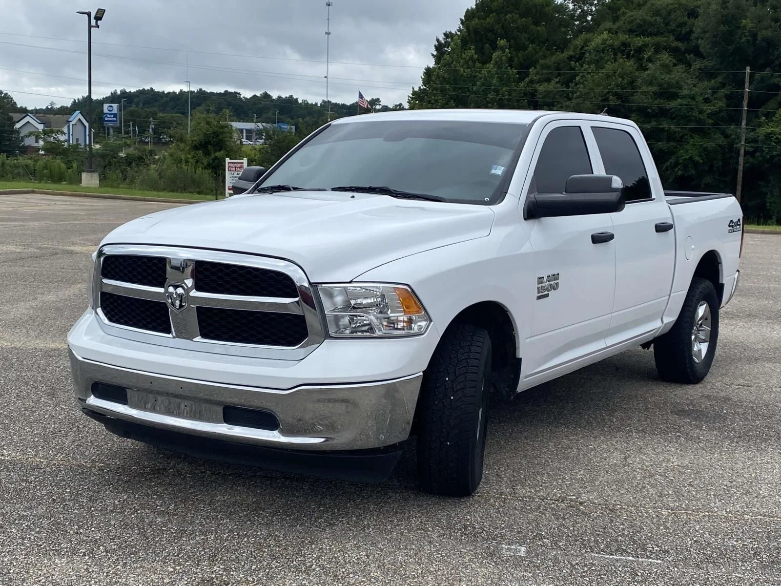 Used 2023 White Ram SLT image 3