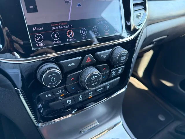 Used 2019 White Jeep Altitude image 26