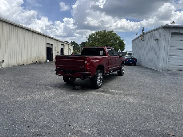 Used 2022  Chevrolet High Country image 5