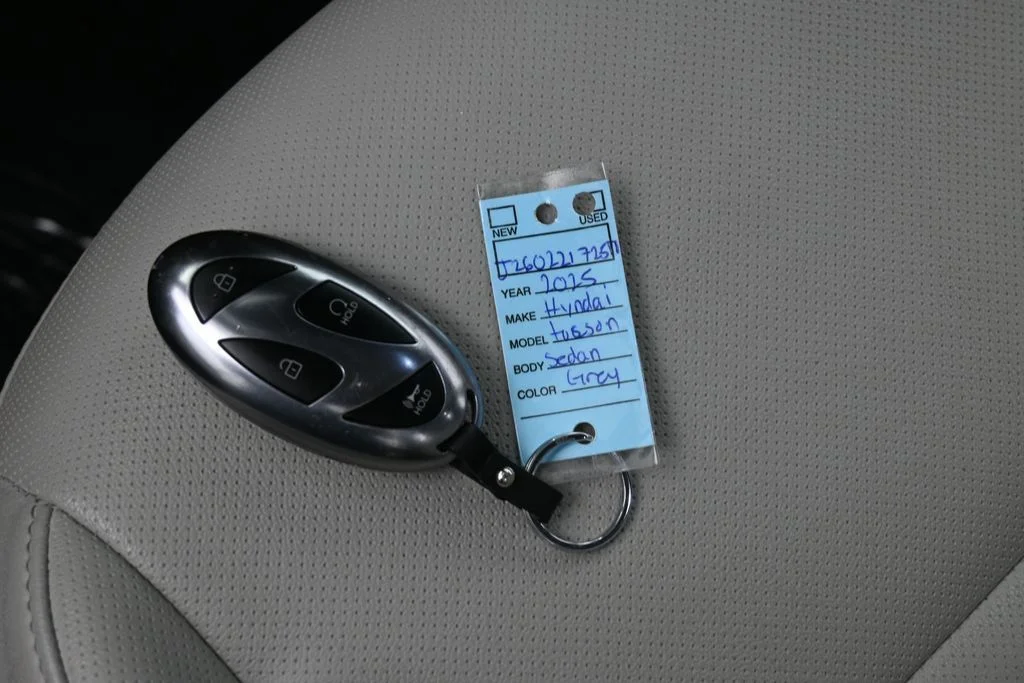 Used 2025 Ecotronic Gray Hyundai SEL Convenience image 18