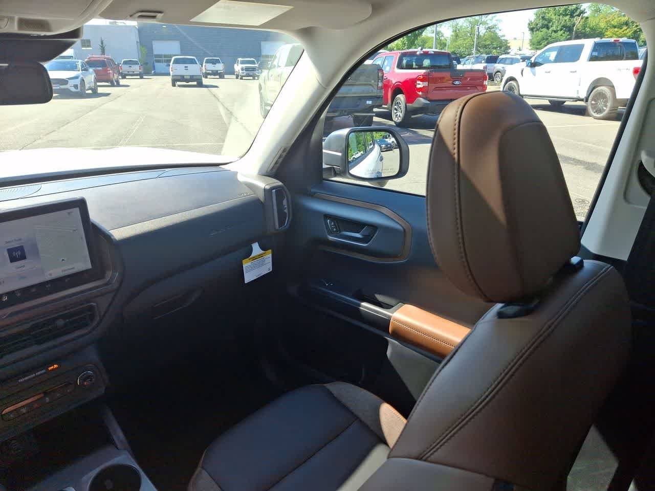 Used 2026 Oxford White Clearcoat Ford Outer Banks image 11
