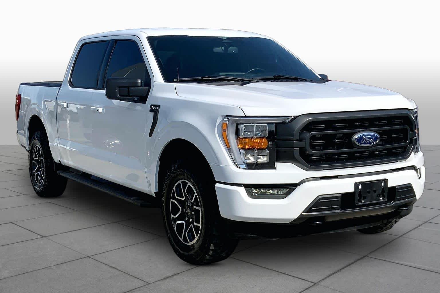 Used 2023 Oxford White Ford XLT image 3