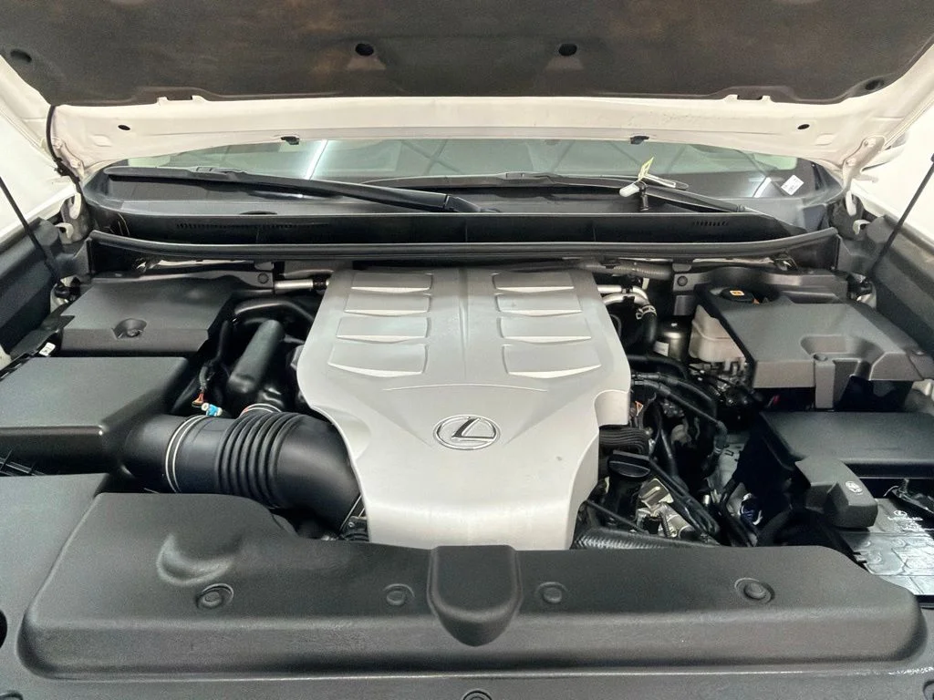 Used 2023 White Lexus 460 image 31