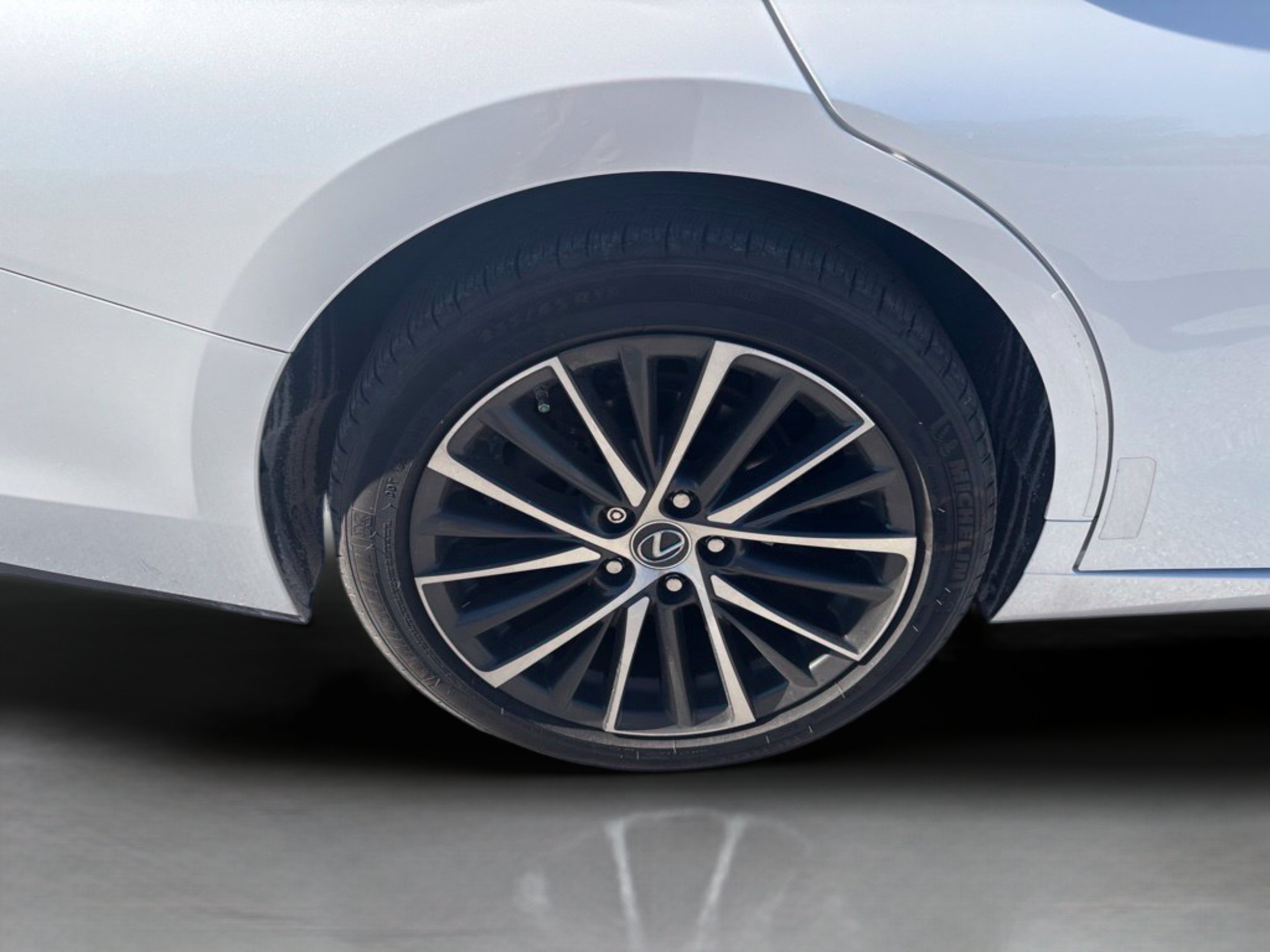 Used 2022 White Pearl Lexus ES 350 image 31
