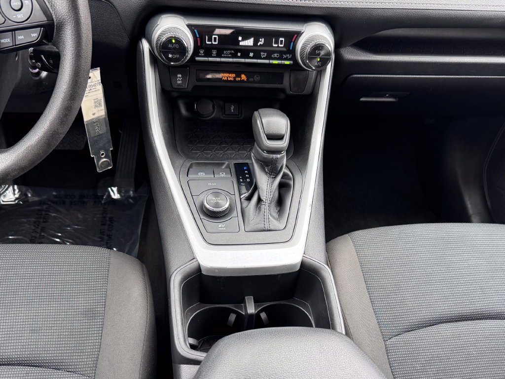 Used 2022 White Toyota LE image 29