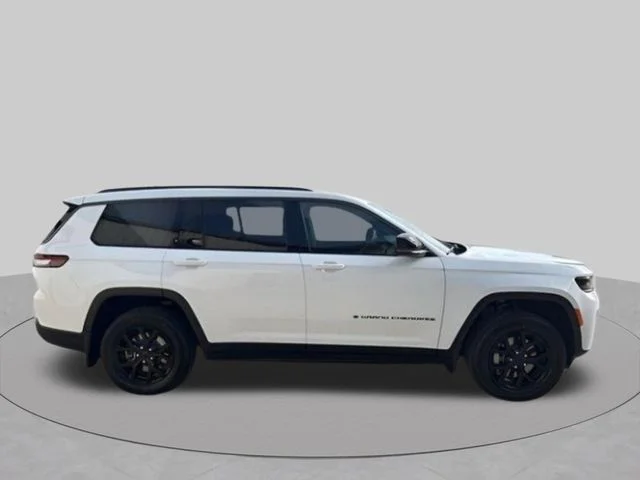 New 2026 Bright White Clear-Coat Exterior Paint Jeep Altitude image 7