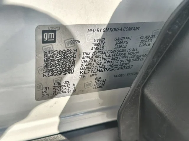 Certified Used 2025 Summit White Chevrolet LT image 32