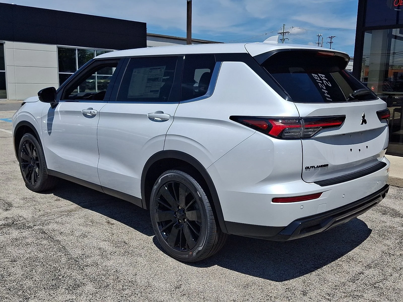 New 2026 White Mitsubishi LE image 4