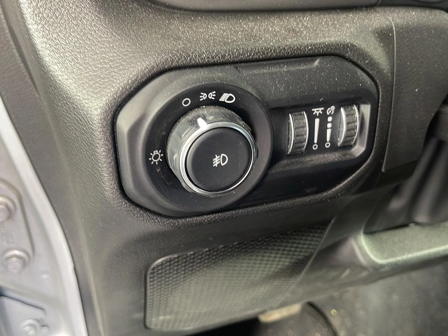 Used 2022 Silver Zynith Clearcoat Jeep Unlimited Sport image 14