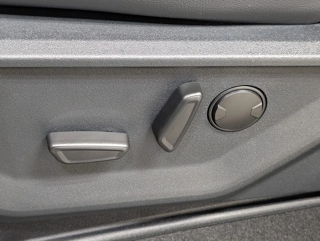 New 2026 Agate Black Metallic Ford F-250® Lariat® image 16