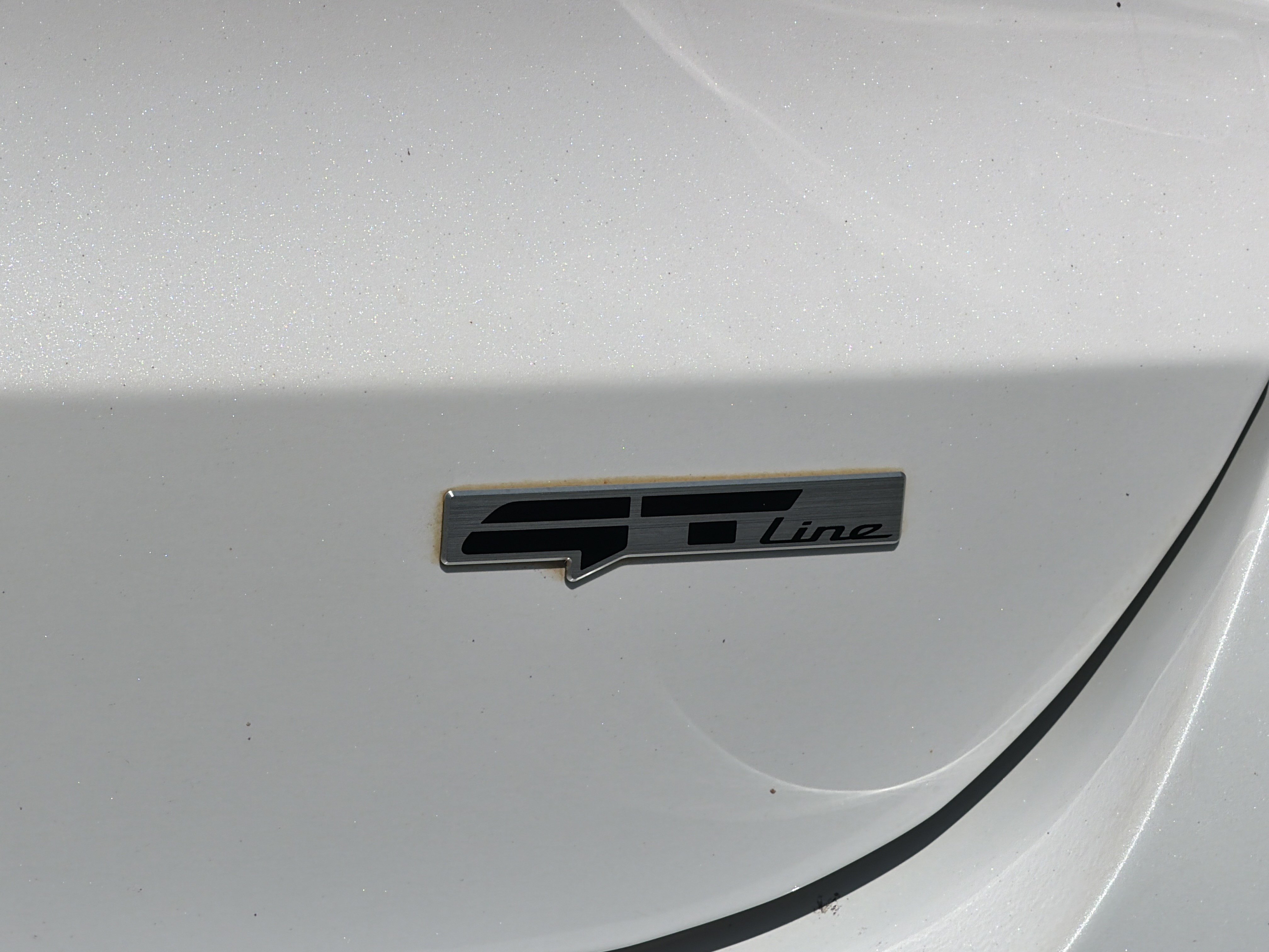 Used 2023 Glacial White Pearl Kia GT-Line image 26