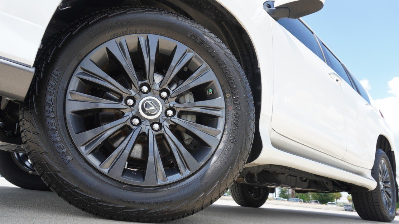 Certified Used 2023 EMINENT WHITE PEARL Lexus GX 460 Premium image 11