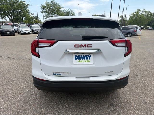Used 2023 Summit White GMC SLE image 4