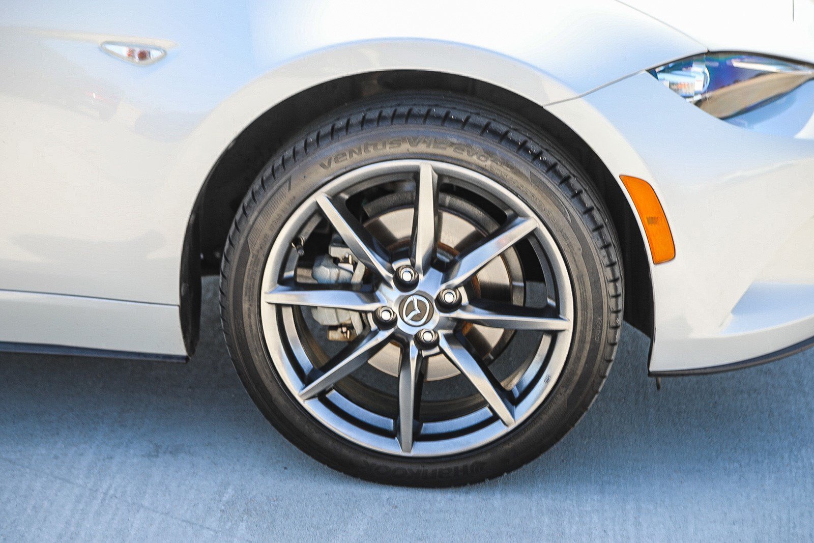 Used 2016 Ceramic Metallic Mazda Grand Touring image 9
